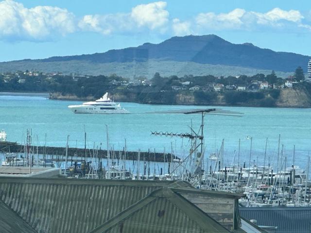 St Marys Executive With Swimming Pool * Auckland