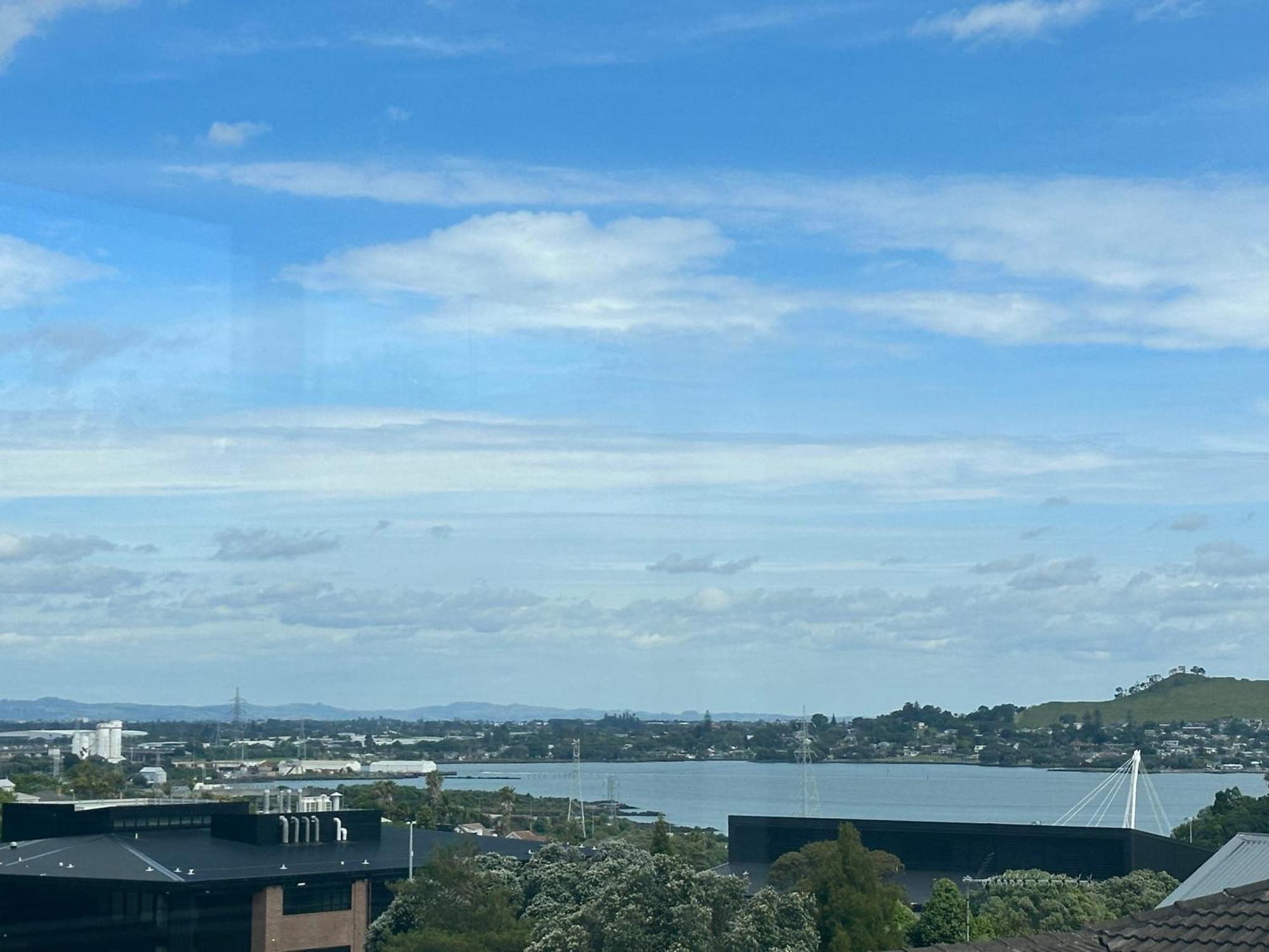 Seaviews With Airport Proximity