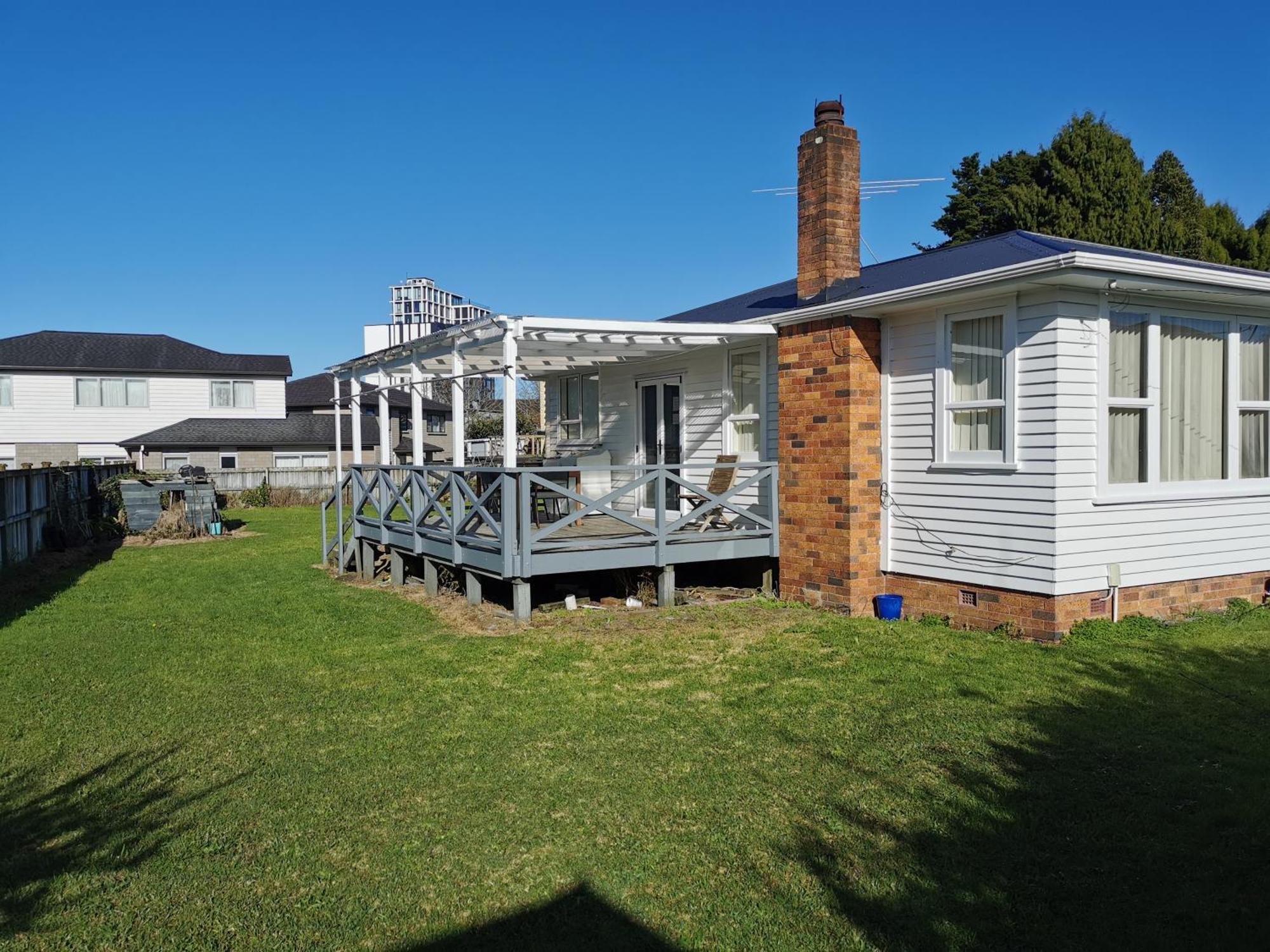 Pousada White Weather Board House *