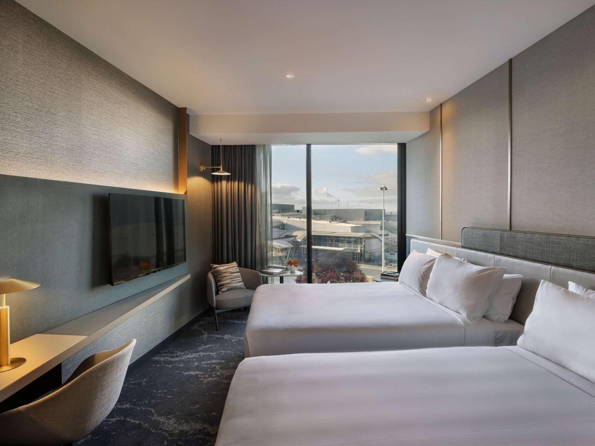 Hotel Pullman Airport 5*