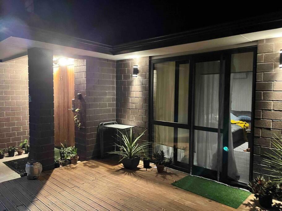 Perfect With Office Setup -room 101 Homestay Auckland