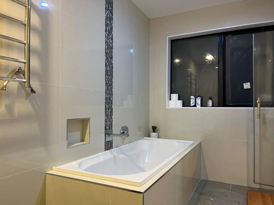 Perfect With Office Setup -room 101 Auckland