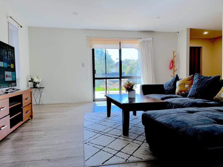 Perfect With Office Setup -room 101 * Auckland