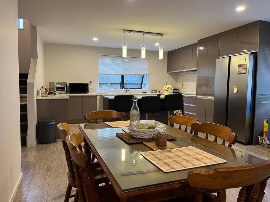 Perfect With Office Setup -room 101 * Auckland