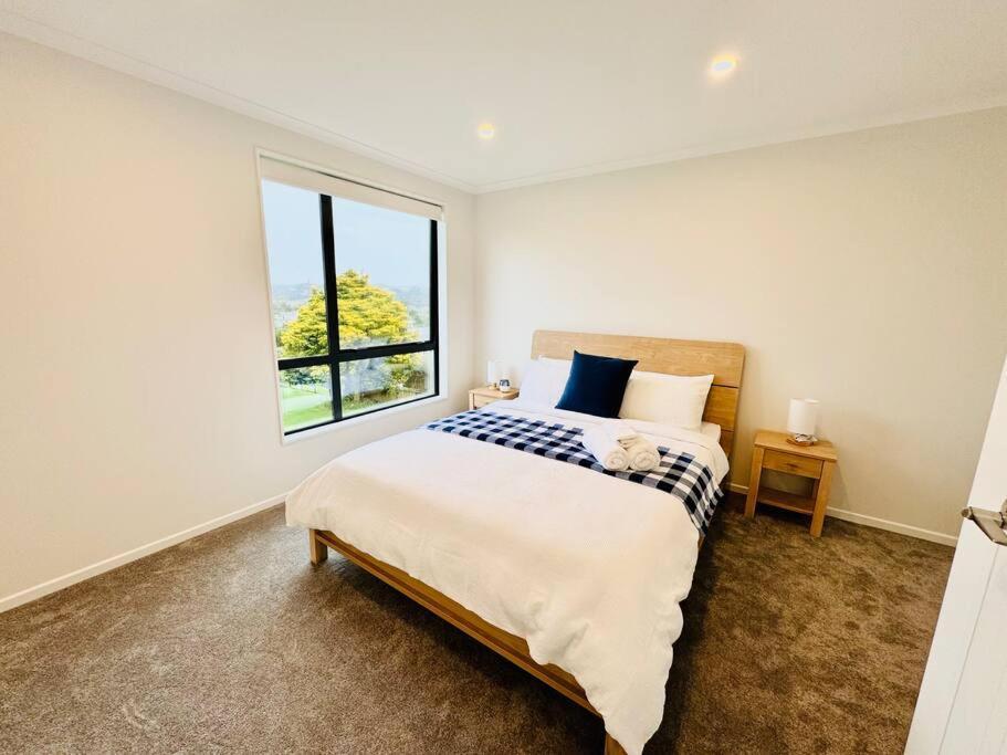 Henderson - 4-bedrooms Auckland