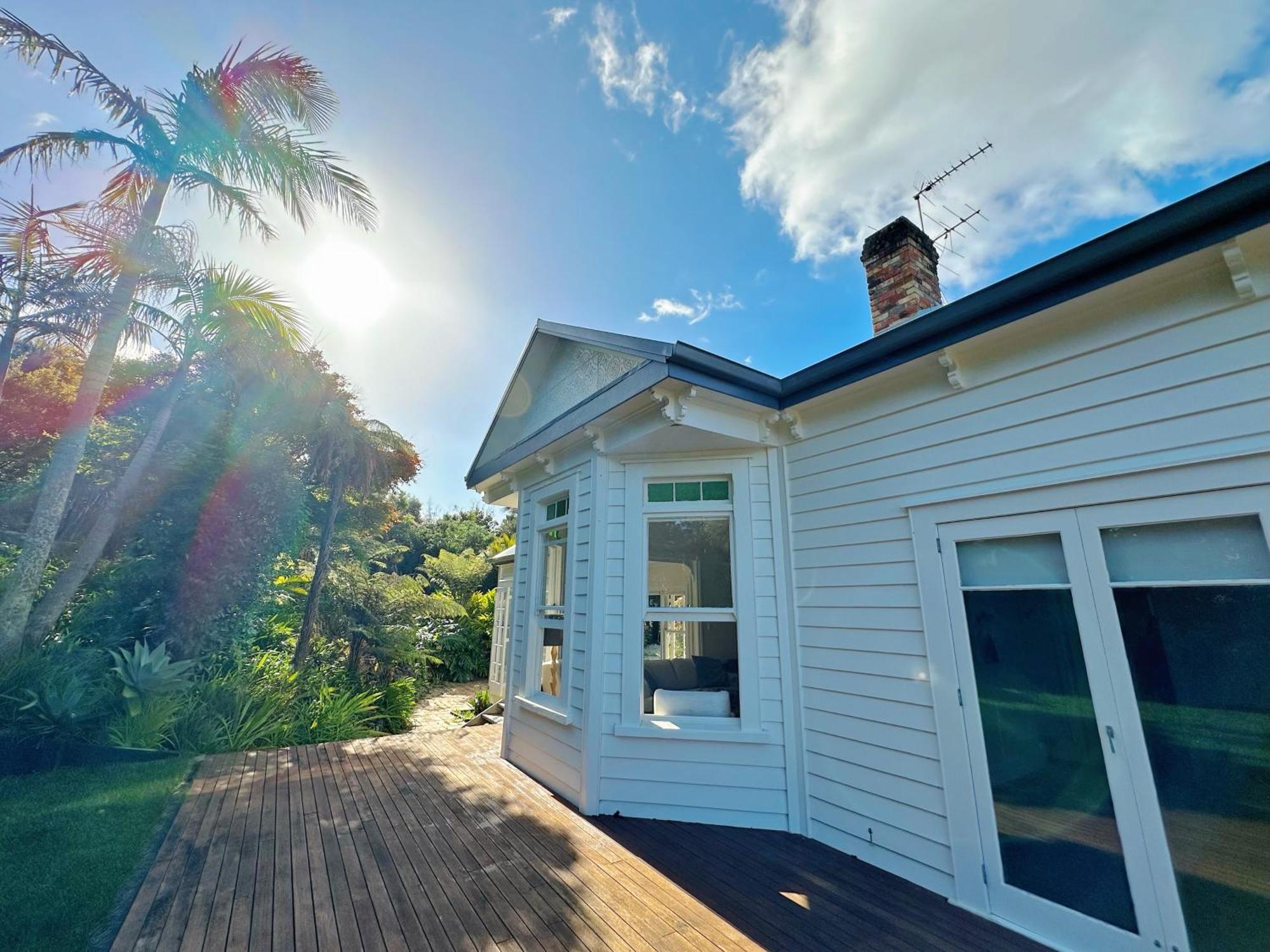 Luxury In Prime Location With Spacious Pool Villa *