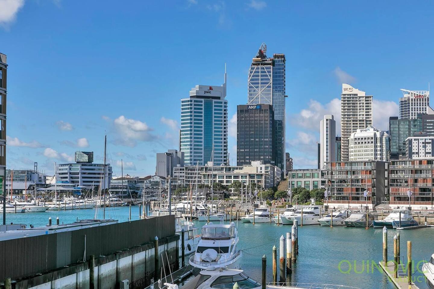 Apartment Qv Waterfront Executive -
