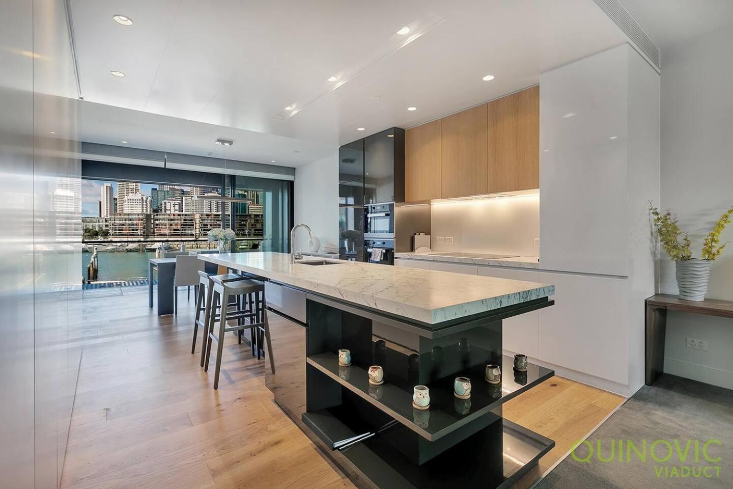 Qv Waterfront Executive - Auckland