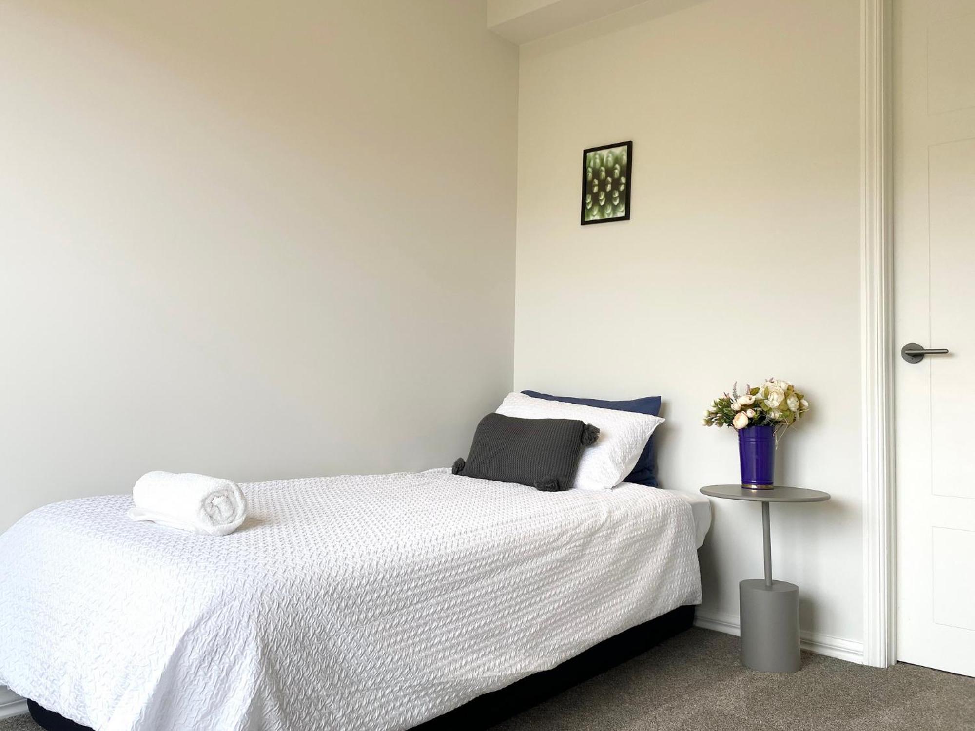 Extra-large Brand-new House 8 Bedrooms 6 Bathrooms * Auckland