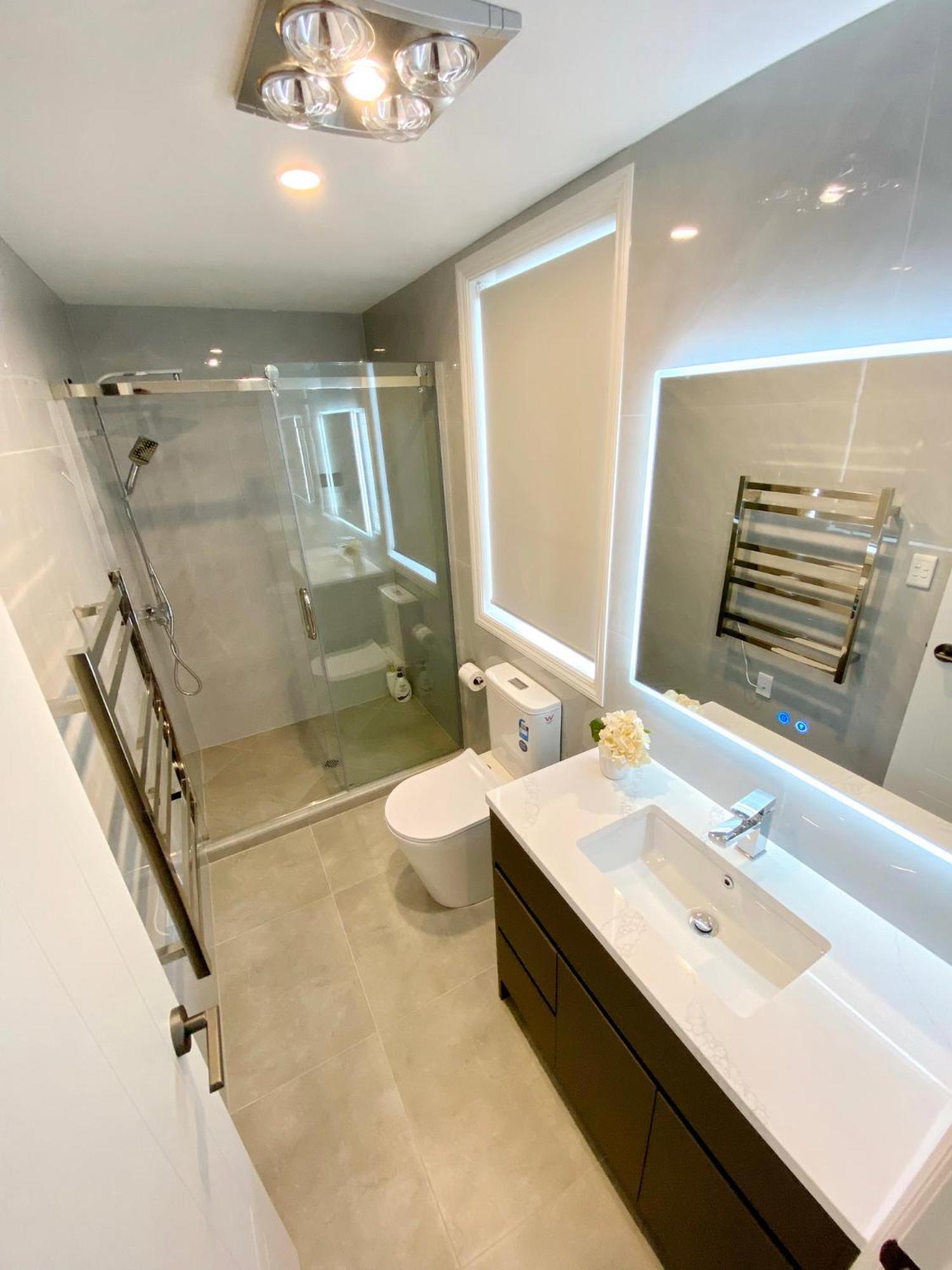 Extra-large Brand-new House 8 Bedrooms 6 Bathrooms