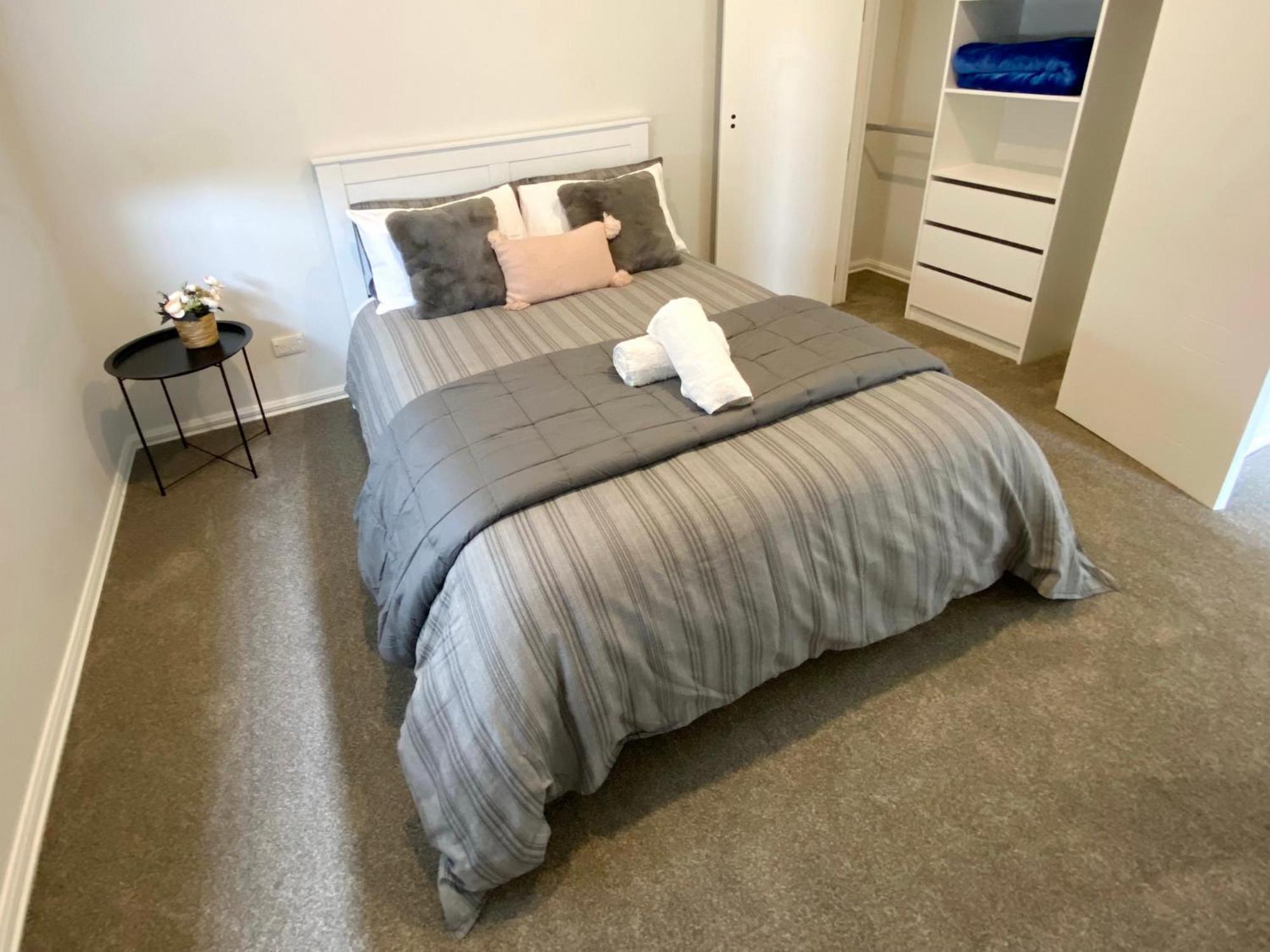 Extra-large Brand-new House 8 Bedrooms 6 Bathrooms Auckland