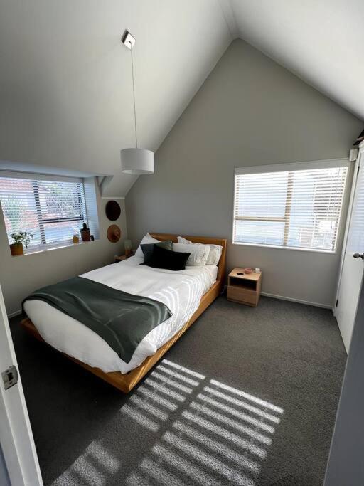 Bed & Breakfast Perfect Location - Long Or Short-term Stay! *