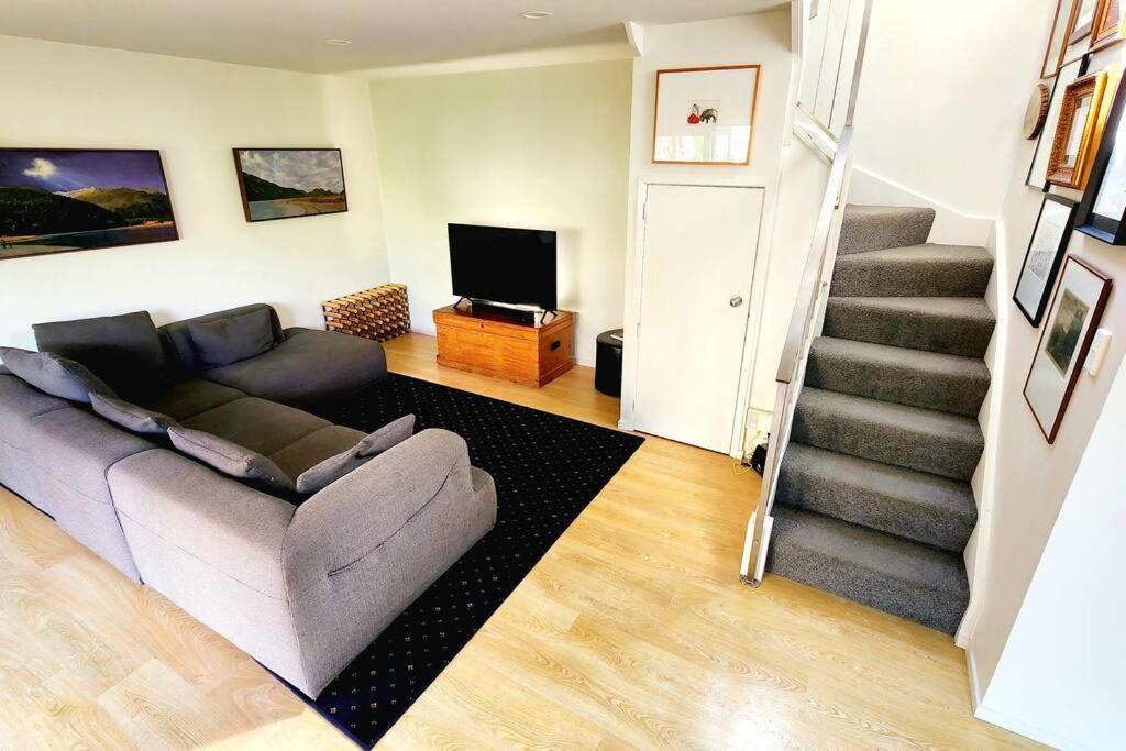 Perfect Location - Long Or Short-term Stay! Bed & Breakfast Auckland