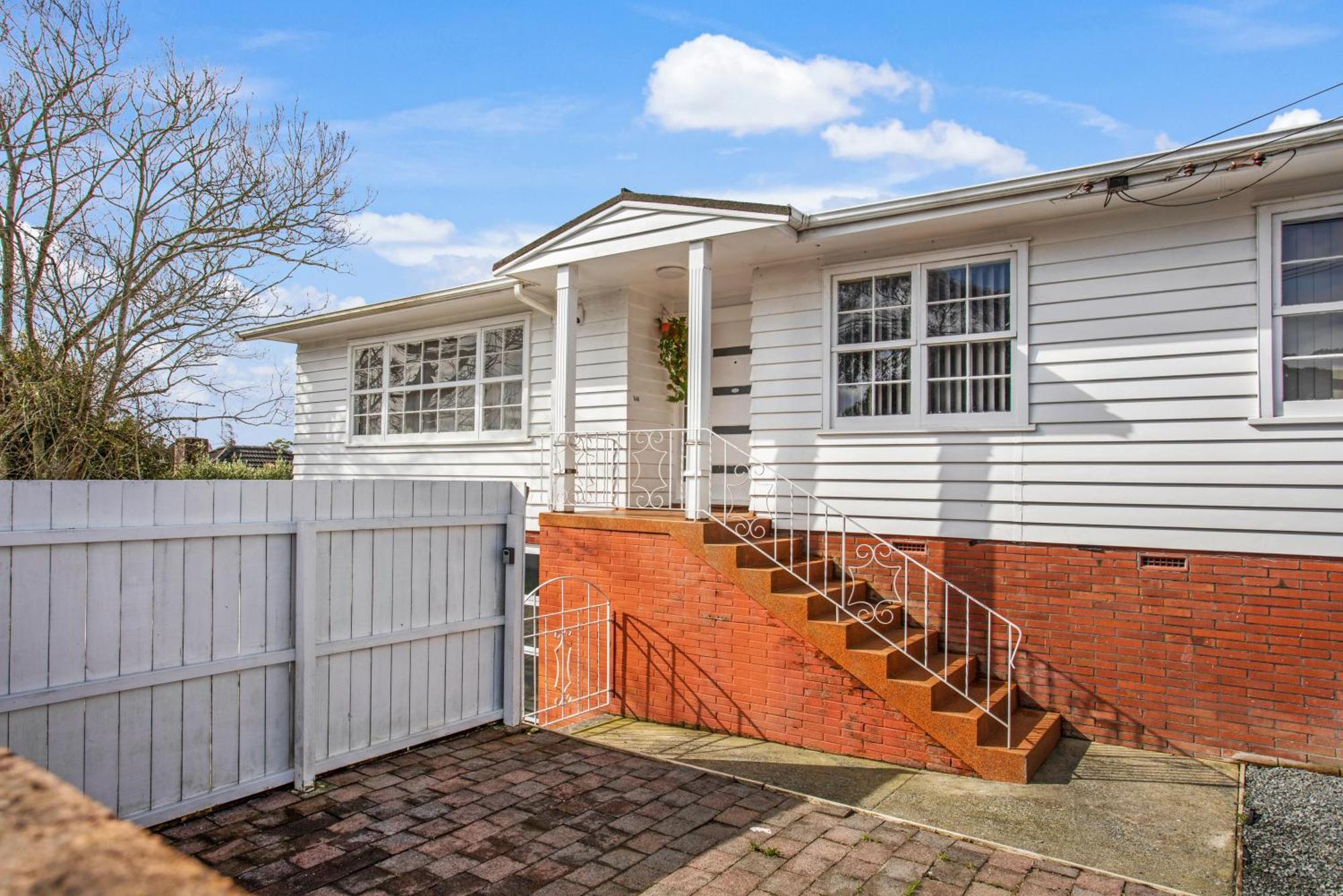 Holiday home Sunlit Glow With Parking And Air-con *