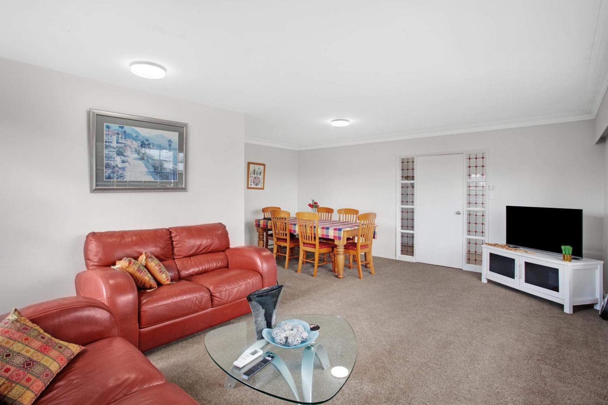 Sunlit Glow With Parking And Air-con Holiday home