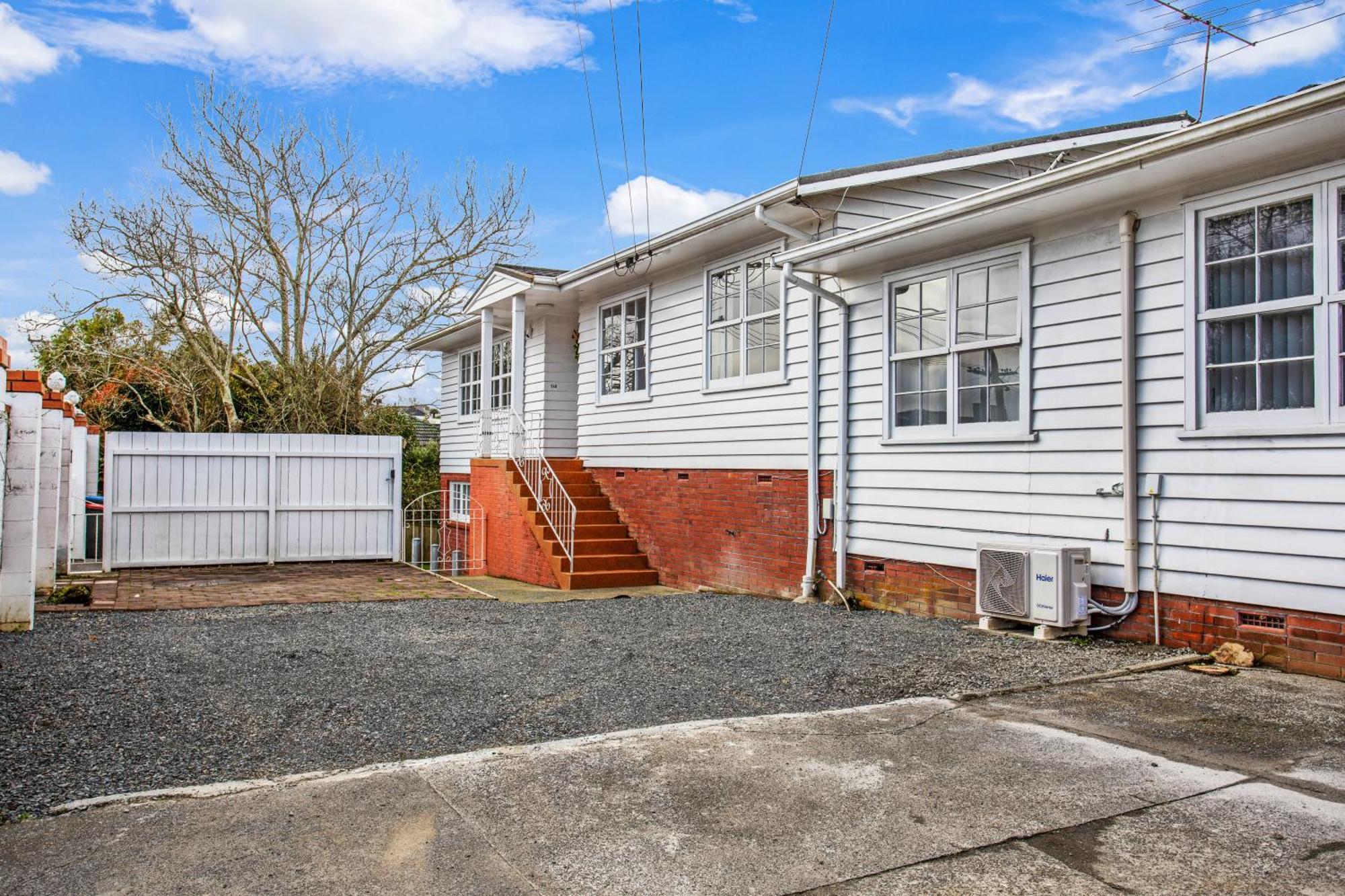 Sunlit Glow With Parking And Air-con Holiday home