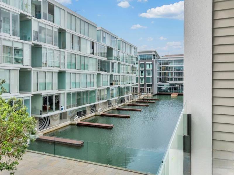 Pool-bikes-escooter! 2bed * Auckland