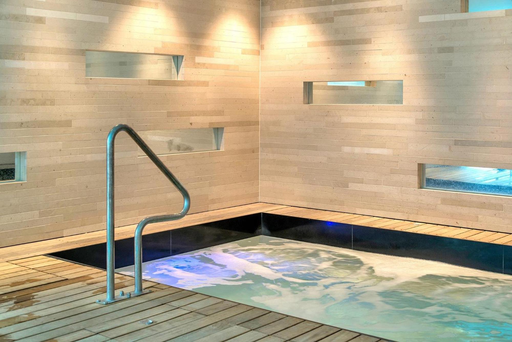 Pool-bikes-escooter! 2bed