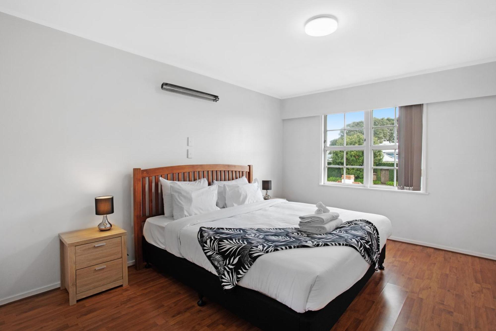 Sunlit Glow With Parking And Air-con * Auckland