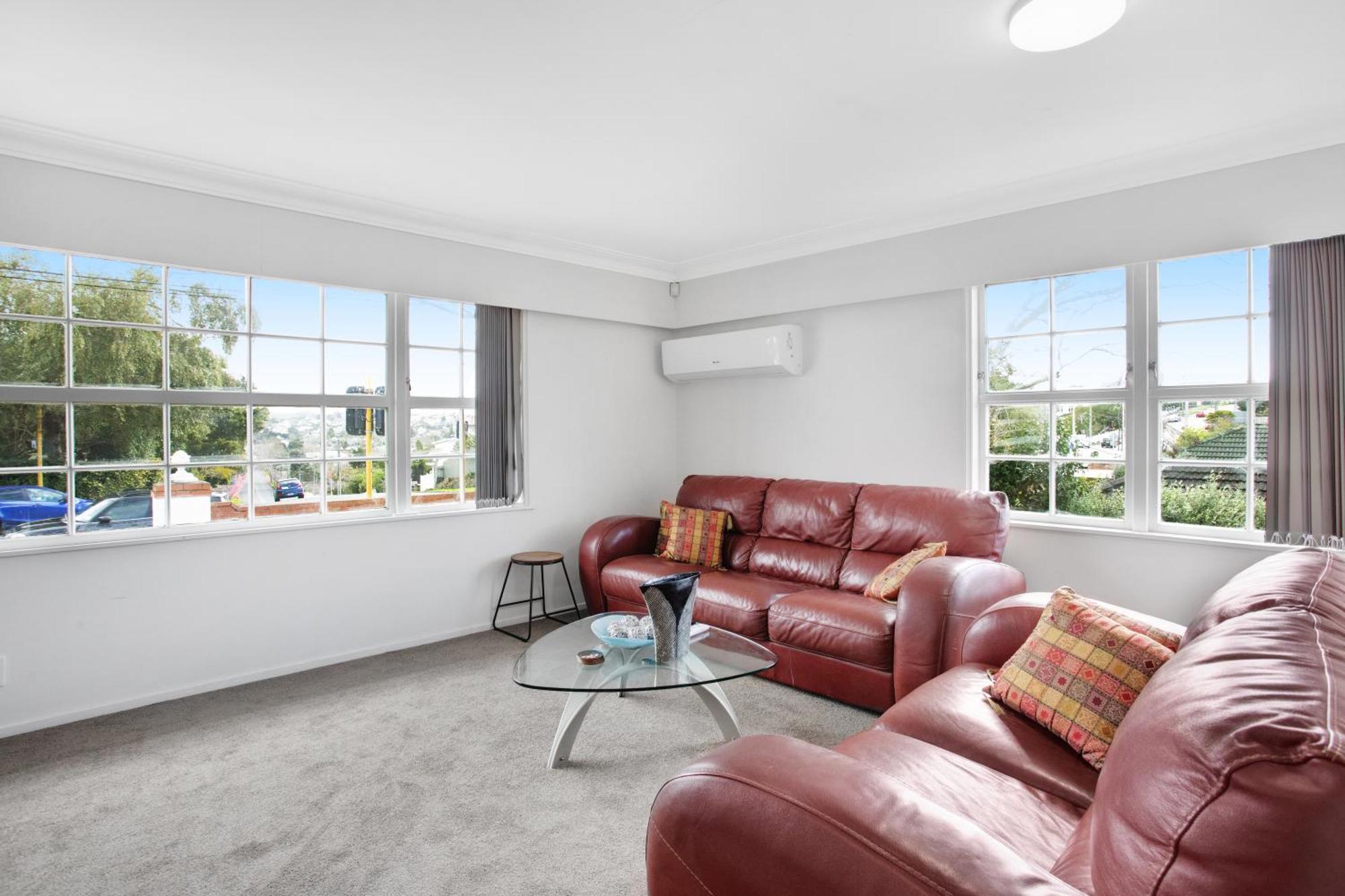 Sunlit Glow With Parking And Air-con Holiday home