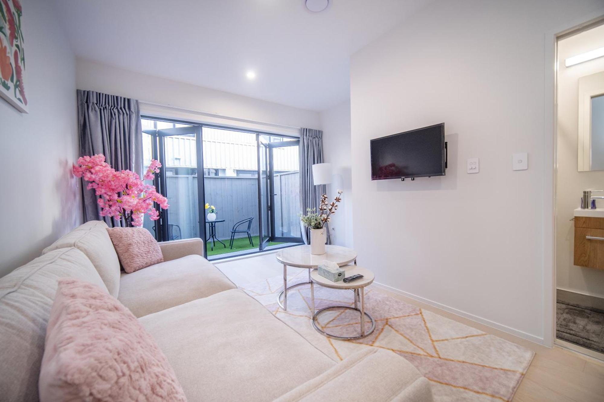 Brand New Beautiful Townhouse With Two Bedrooms And Free Parking Pousada *