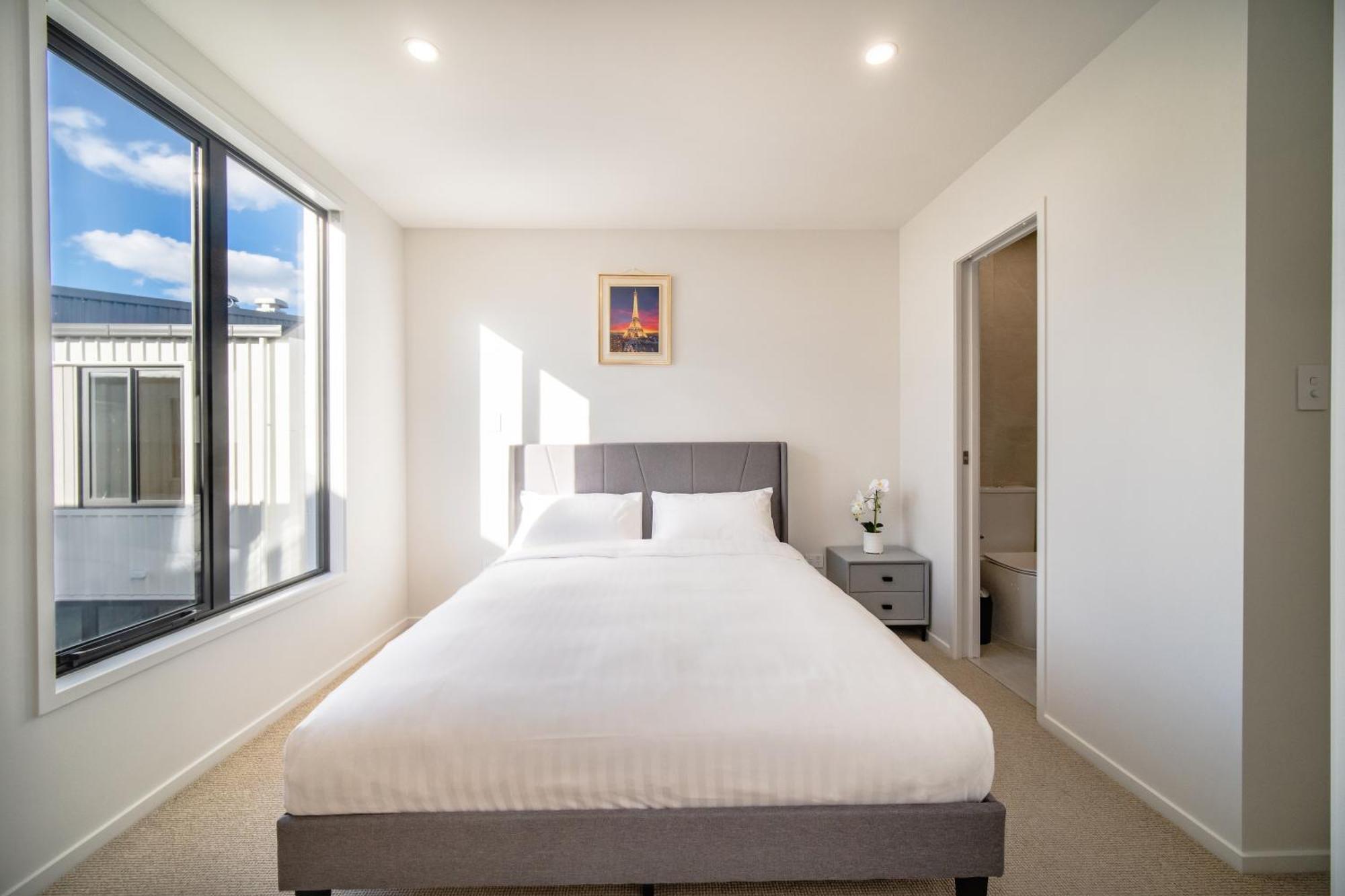 Brand New Beautiful Townhouse With Two Bedrooms And Free Parking