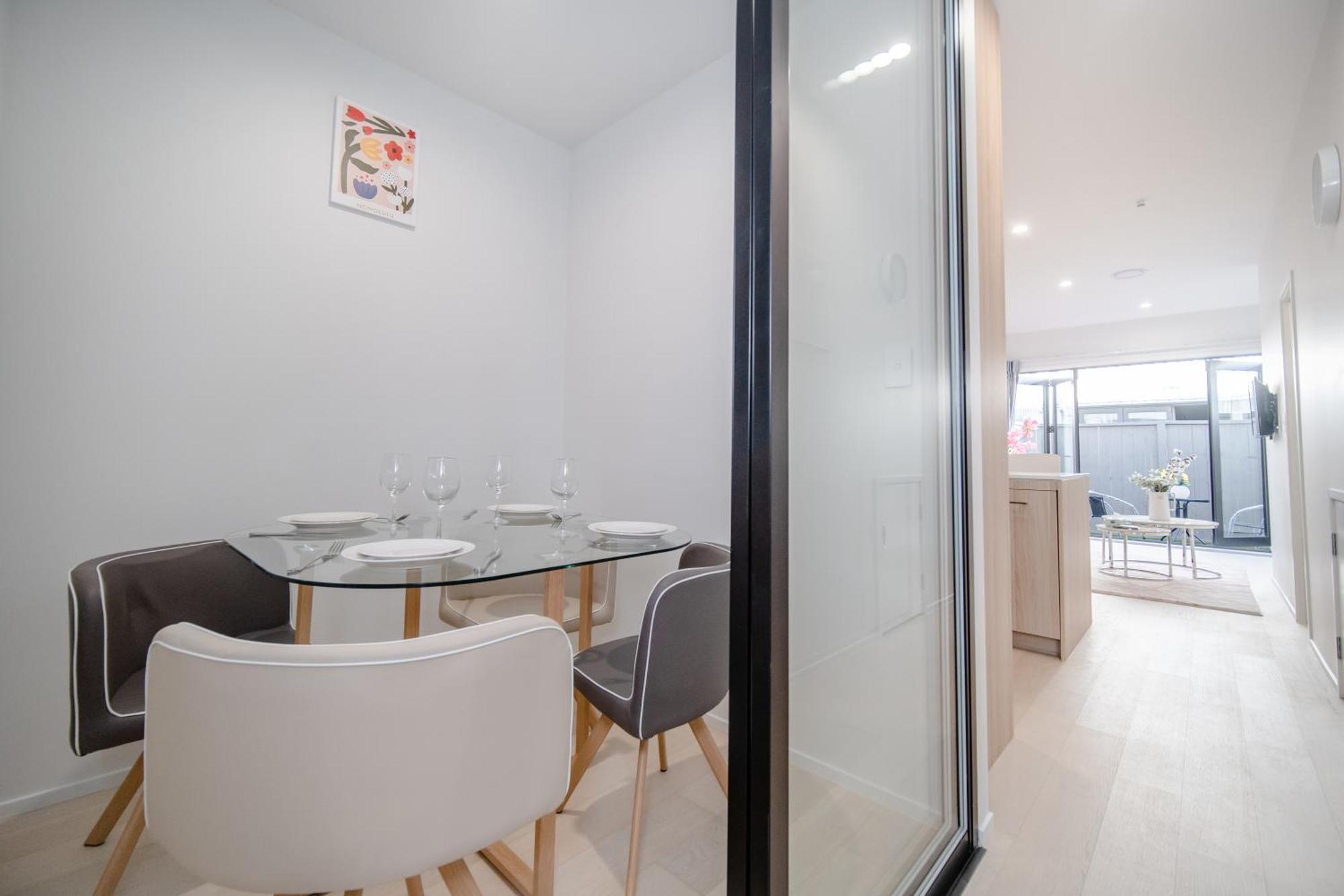 Brand New Beautiful Townhouse With Two Bedrooms And Free Parking * Auckland