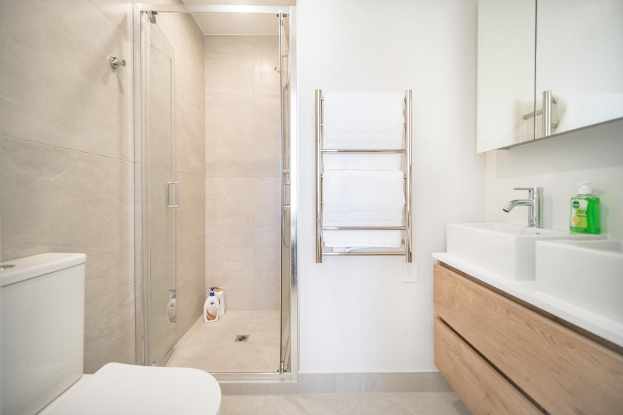 Brand New Beautiful Townhouse With Two Bedrooms And Free Parking Auckland