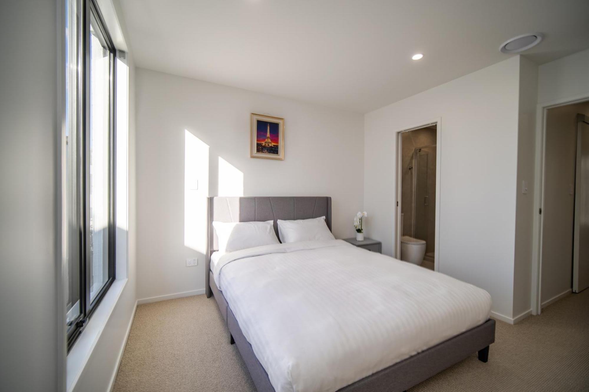 Brand New Beautiful Townhouse With Two Bedrooms And Free Parking