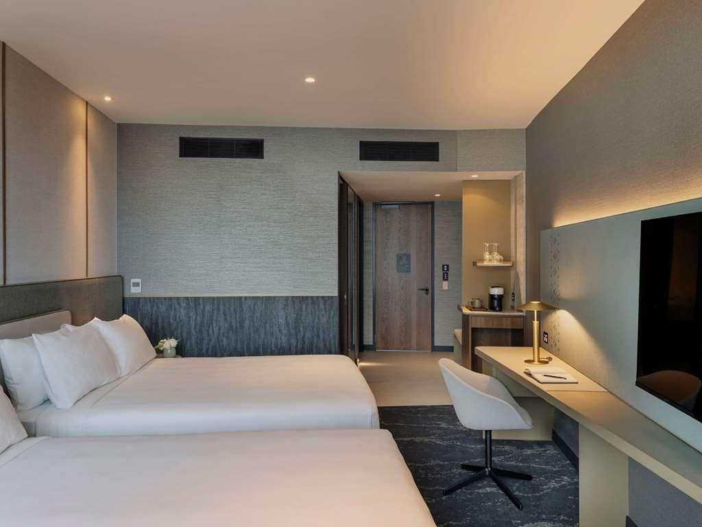 Pullman Airport Hotel *