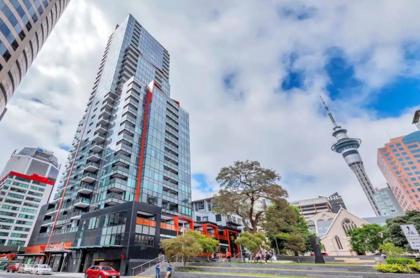 Floor Harbour View And Skytower View In Cbd Apartment Auckland