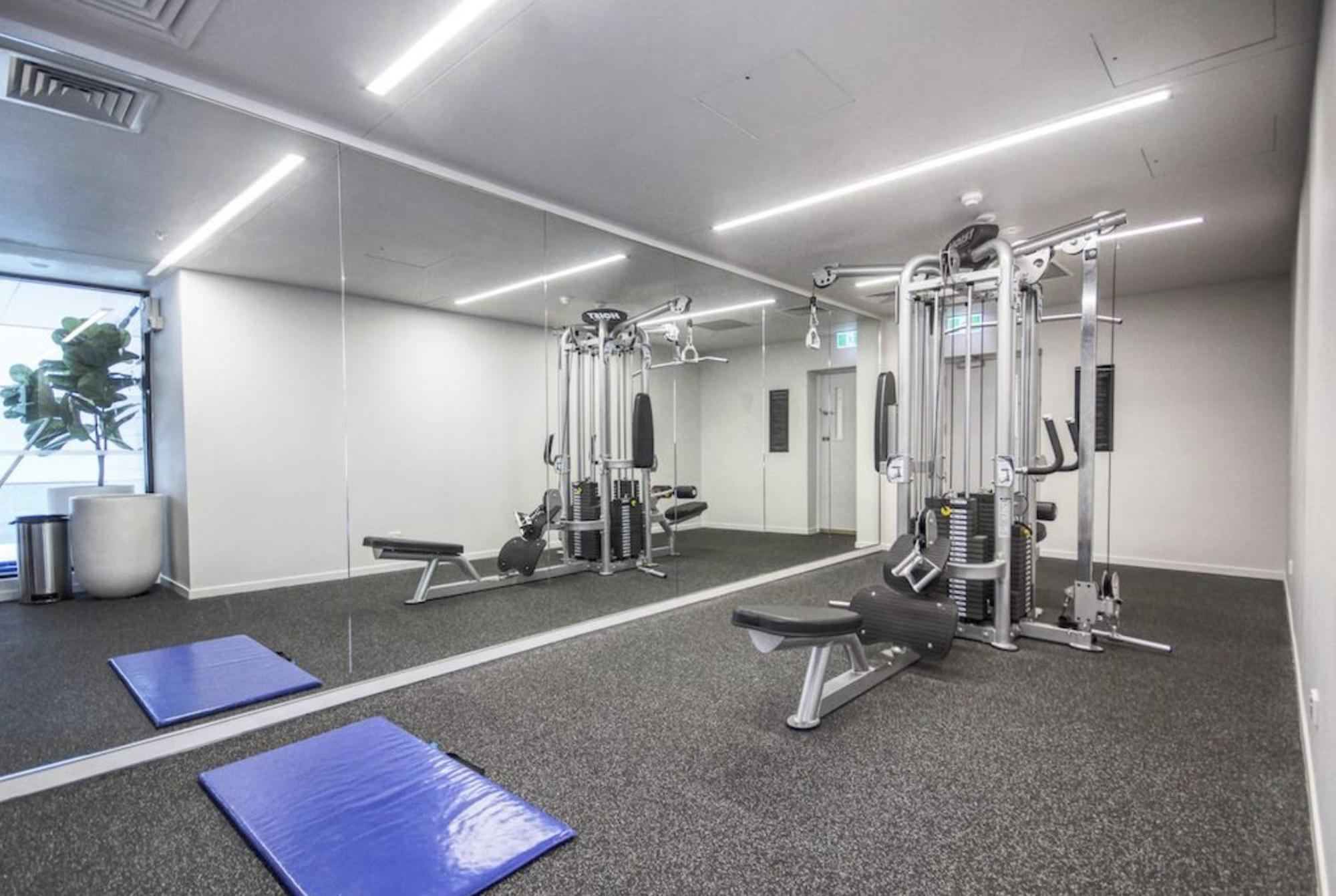 Floor Harbour View And Skytower View In Cbd Apartment Auckland