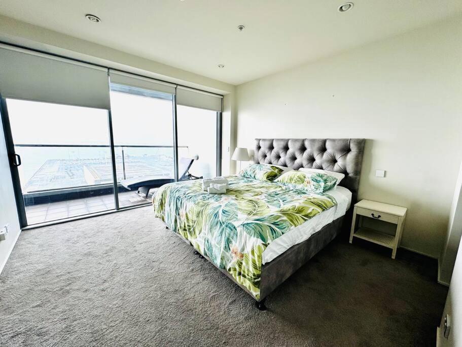 Waterview Penthouse Apartment *