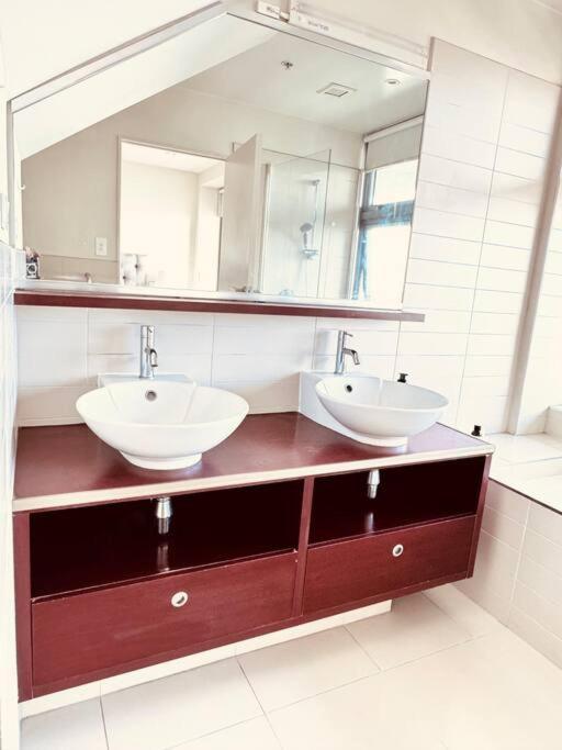 Waterview Penthouse Apartment Auckland