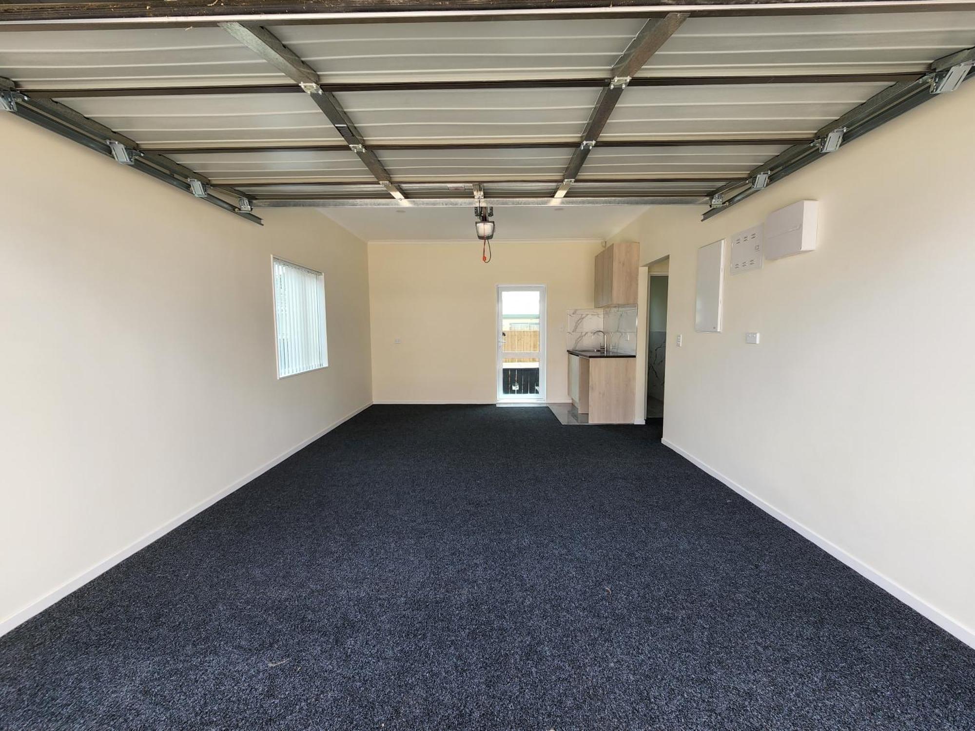 Holiday home Pristine Step To Transit