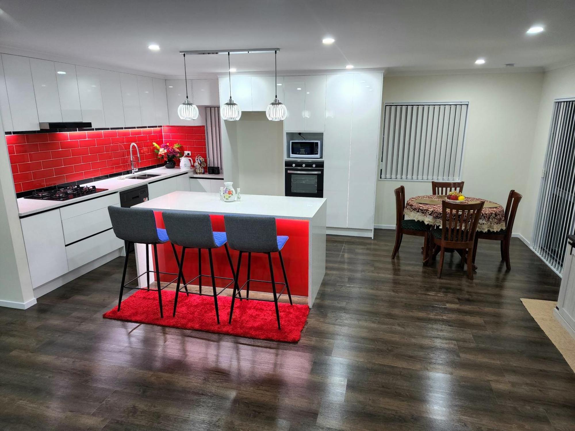 Pristine Step To Transit Holiday home
