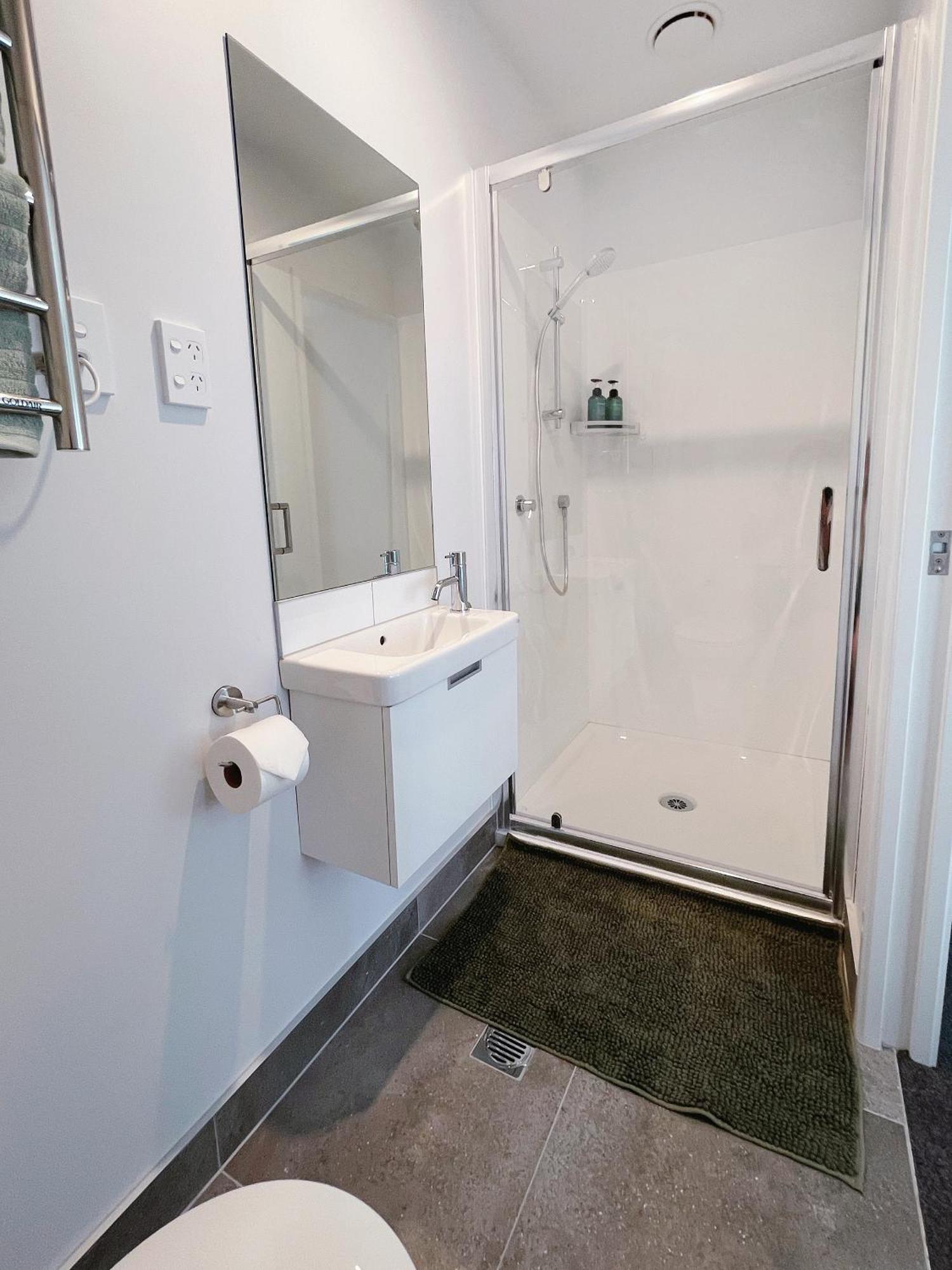 Brand New Modern 2br Townhouse Apartment