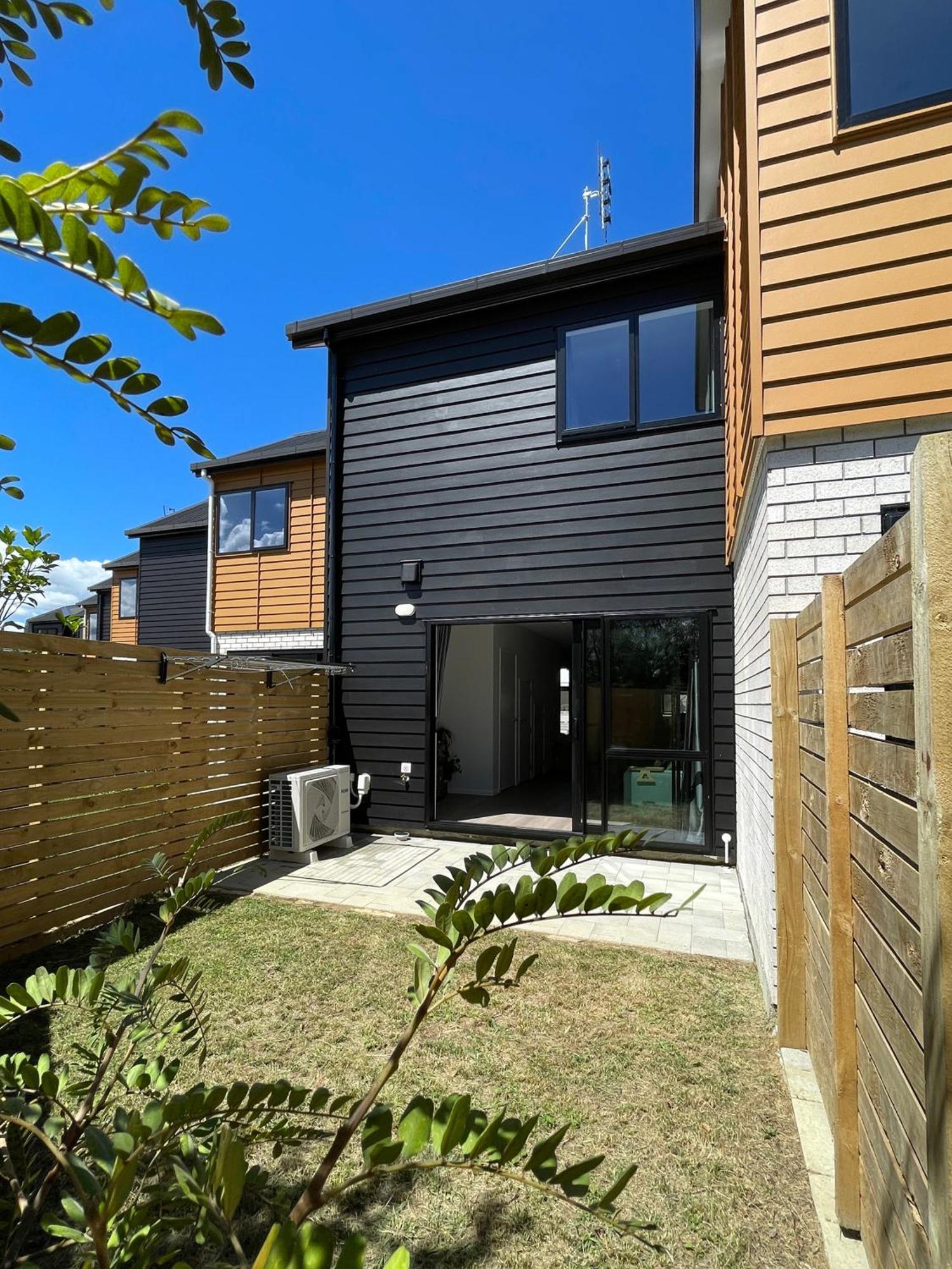 Brand New Modern 2br Townhouse Apartment *