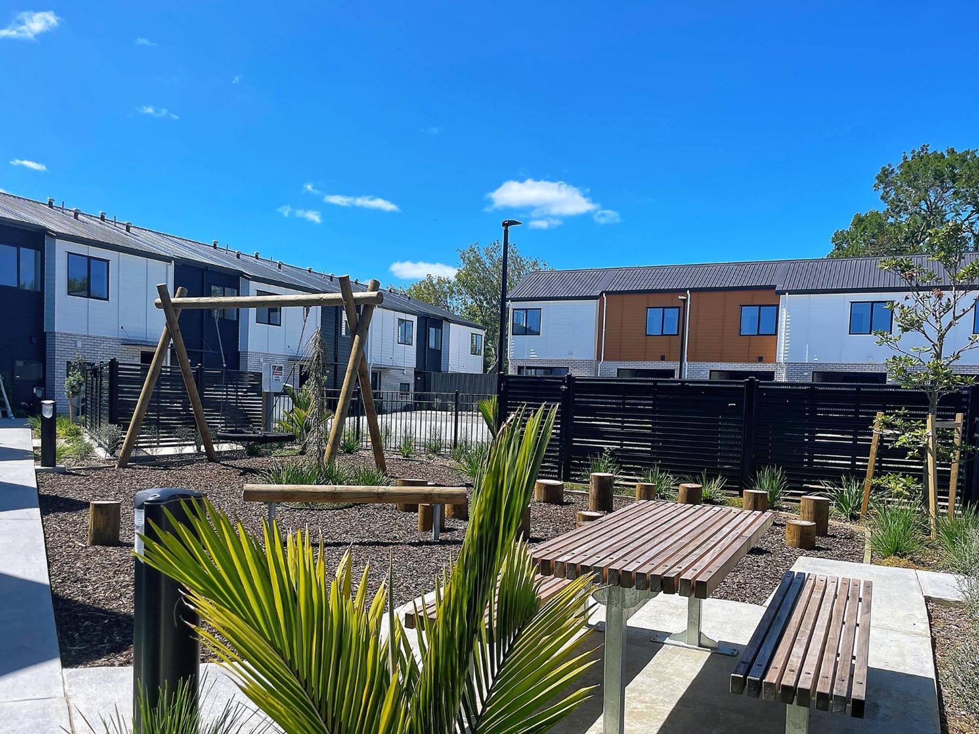 Brand New Modern 2br Townhouse Apartment *