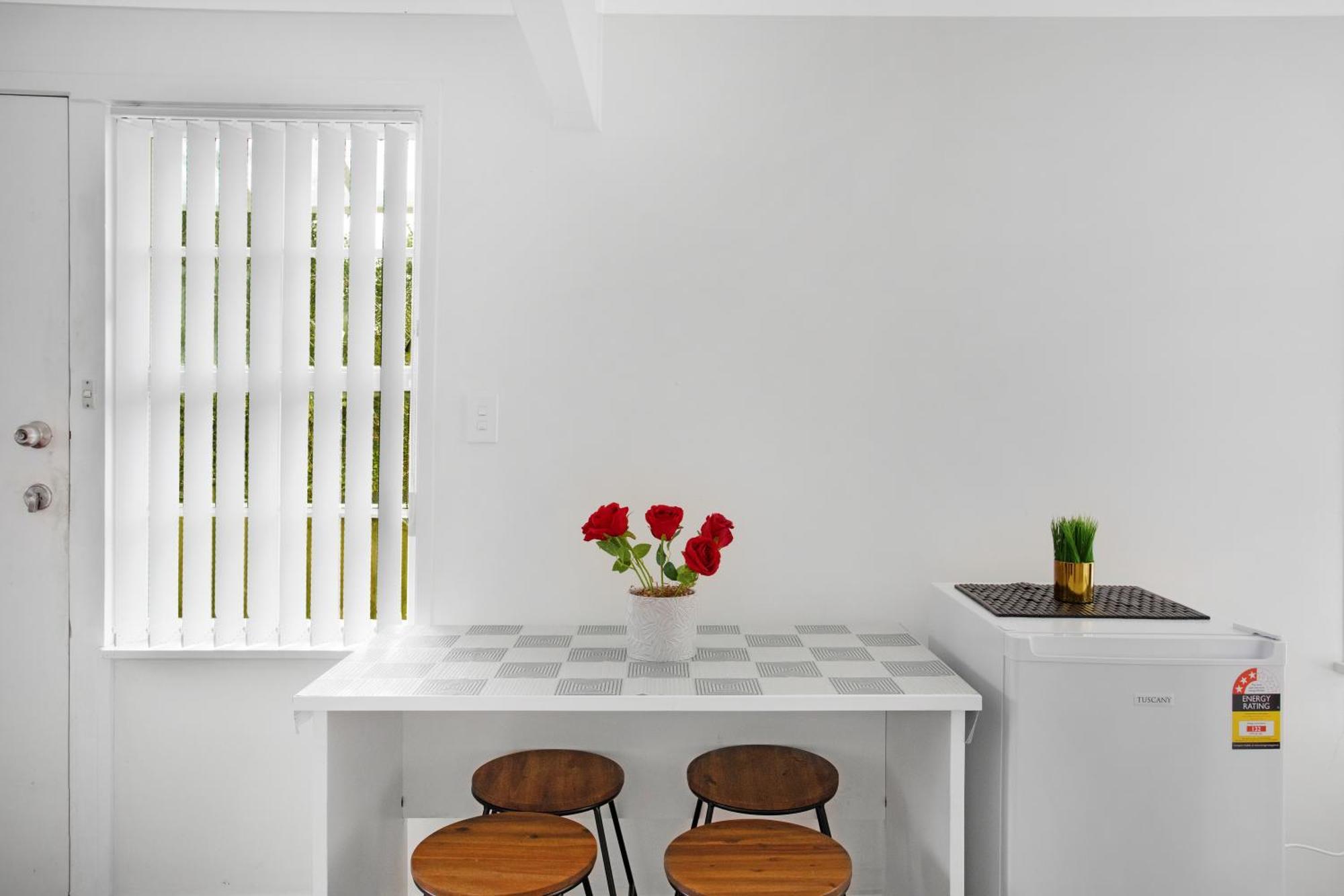 Sunny Beam Guest With Parking And Kitchenette Auckland