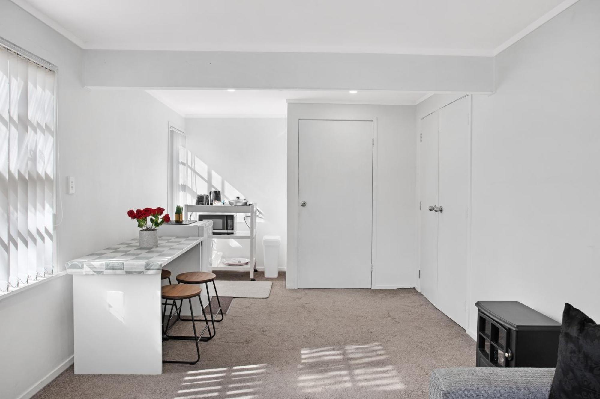 Sunny Beam Guest With Parking And Kitchenette Apartment Auckland