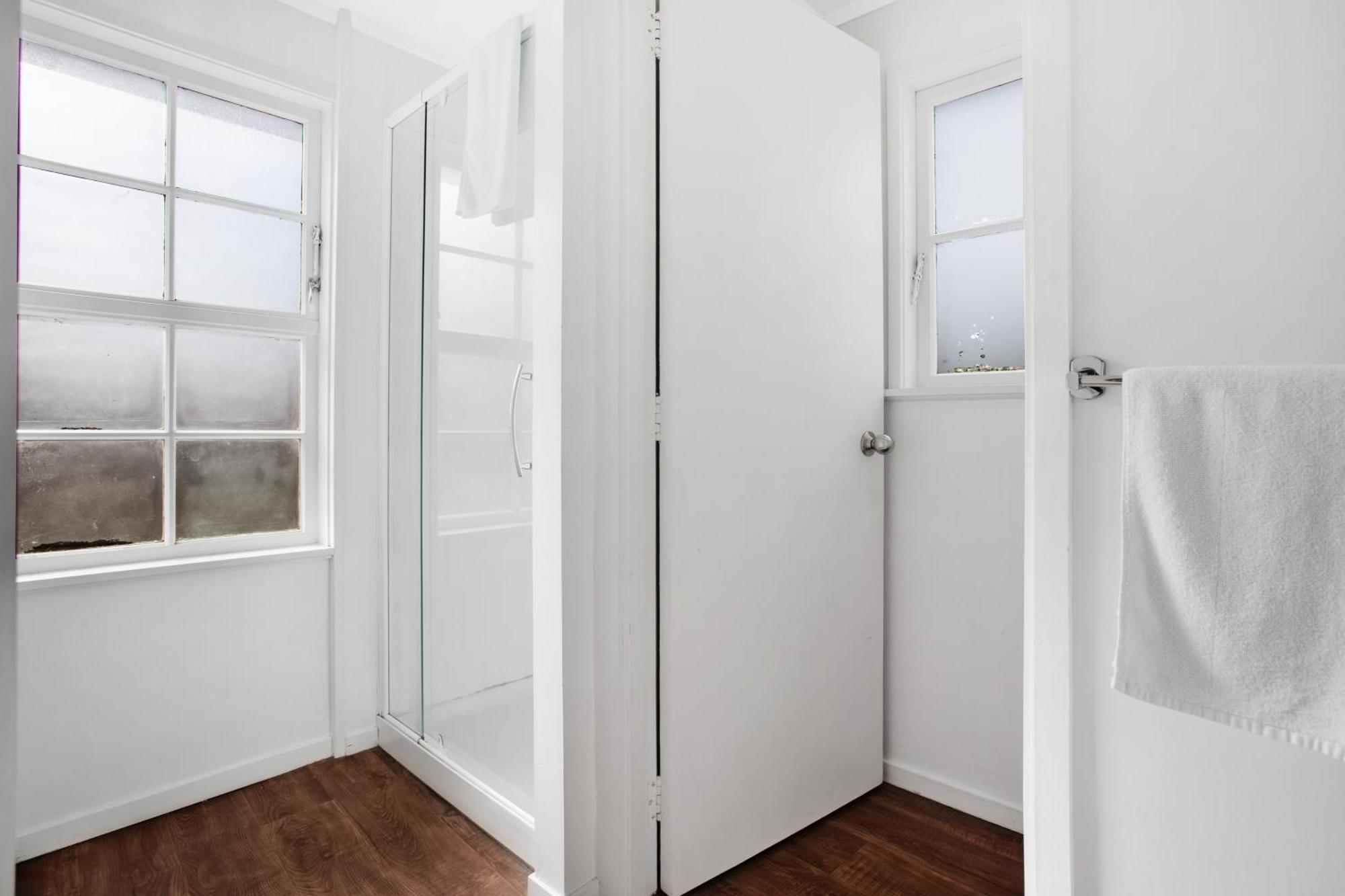 Sunny Beam Guest With Parking And Kitchenette Apartment *