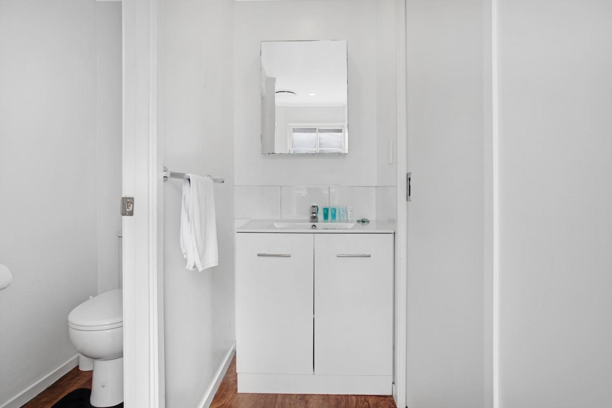 Sunny Beam Guest With Parking And Kitchenette Auckland