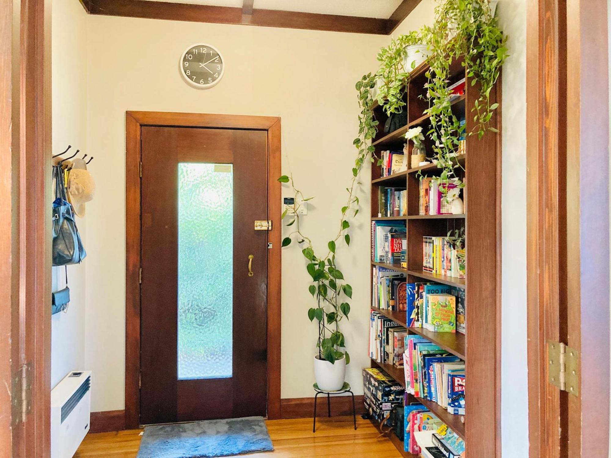 Homestay Spacious And Sunny Master Bedroom In A *
