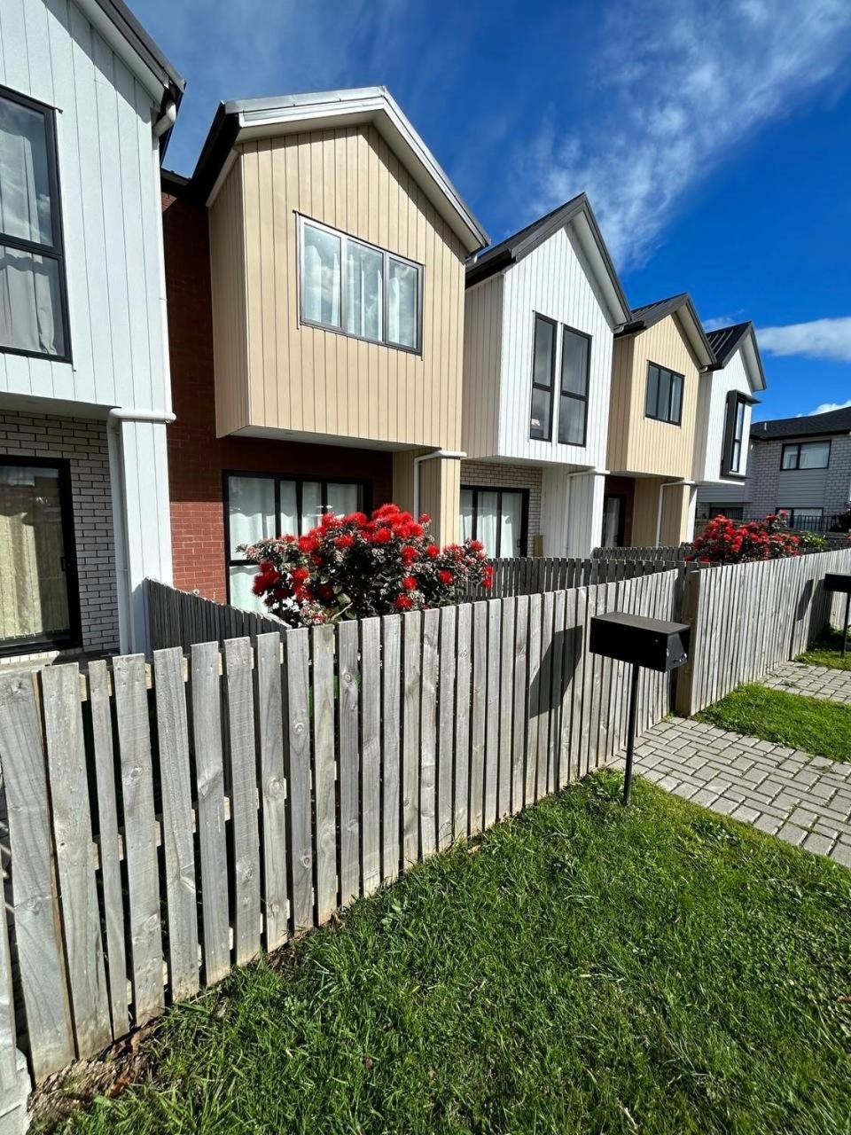 Entire Luxury Cosy Townhouse With Master Bedrooms,10 Min To Airport & Sylvia Park * Auckland