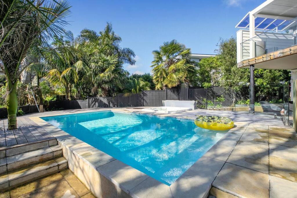 Villa Poolside Cityscape
