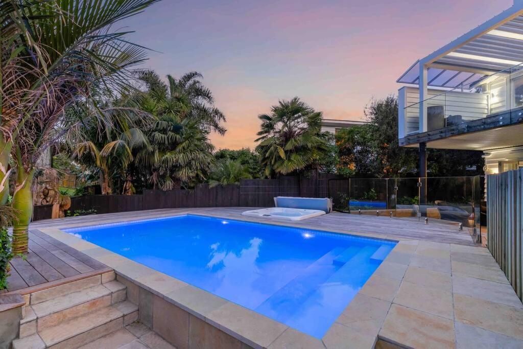 Villa Poolside Cityscape Auckland