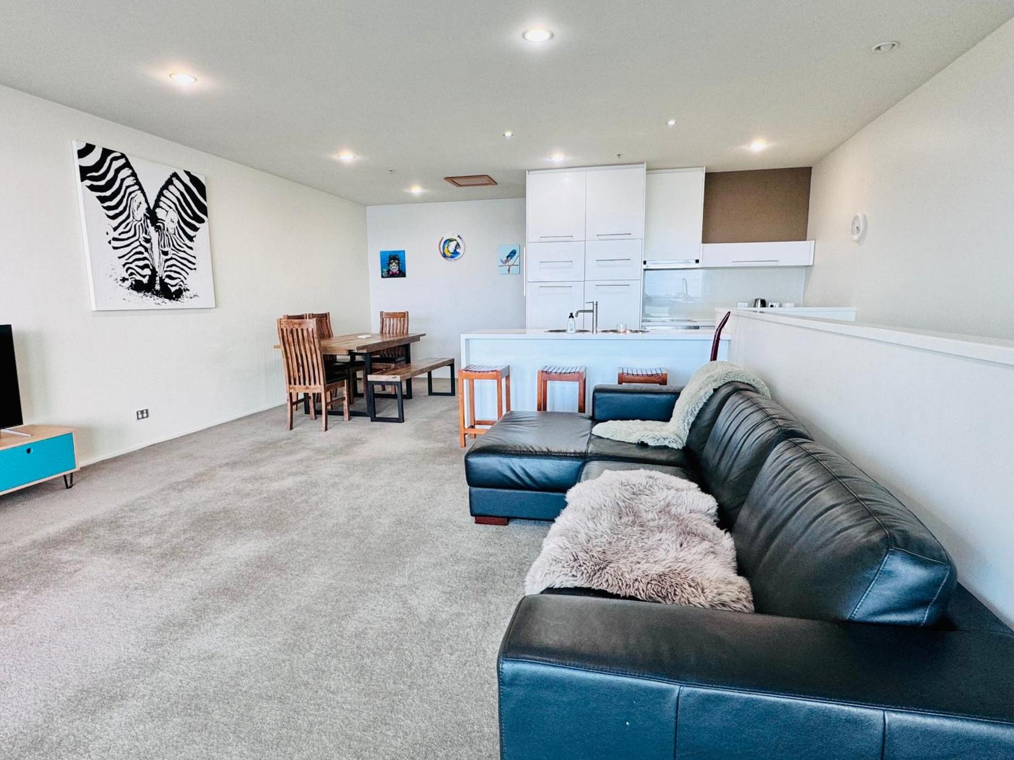 Waterview Penthouse Apartment