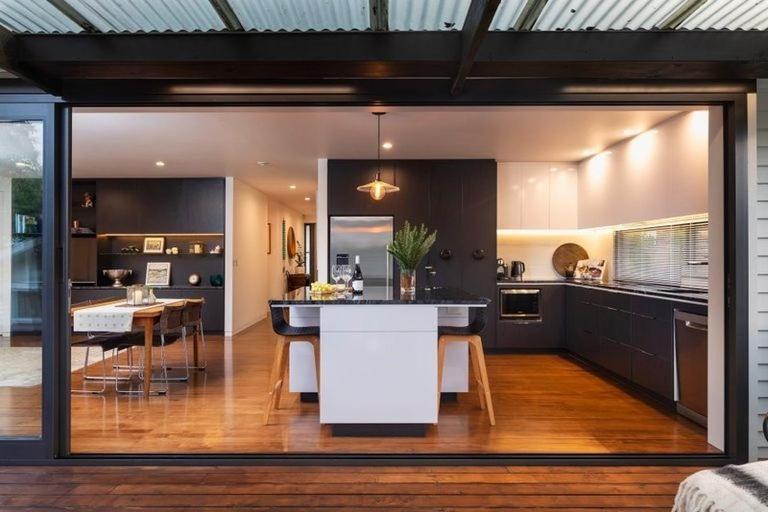 Hot Deal! Sky Stars Garden View Waking To The Close To Centre Auckland