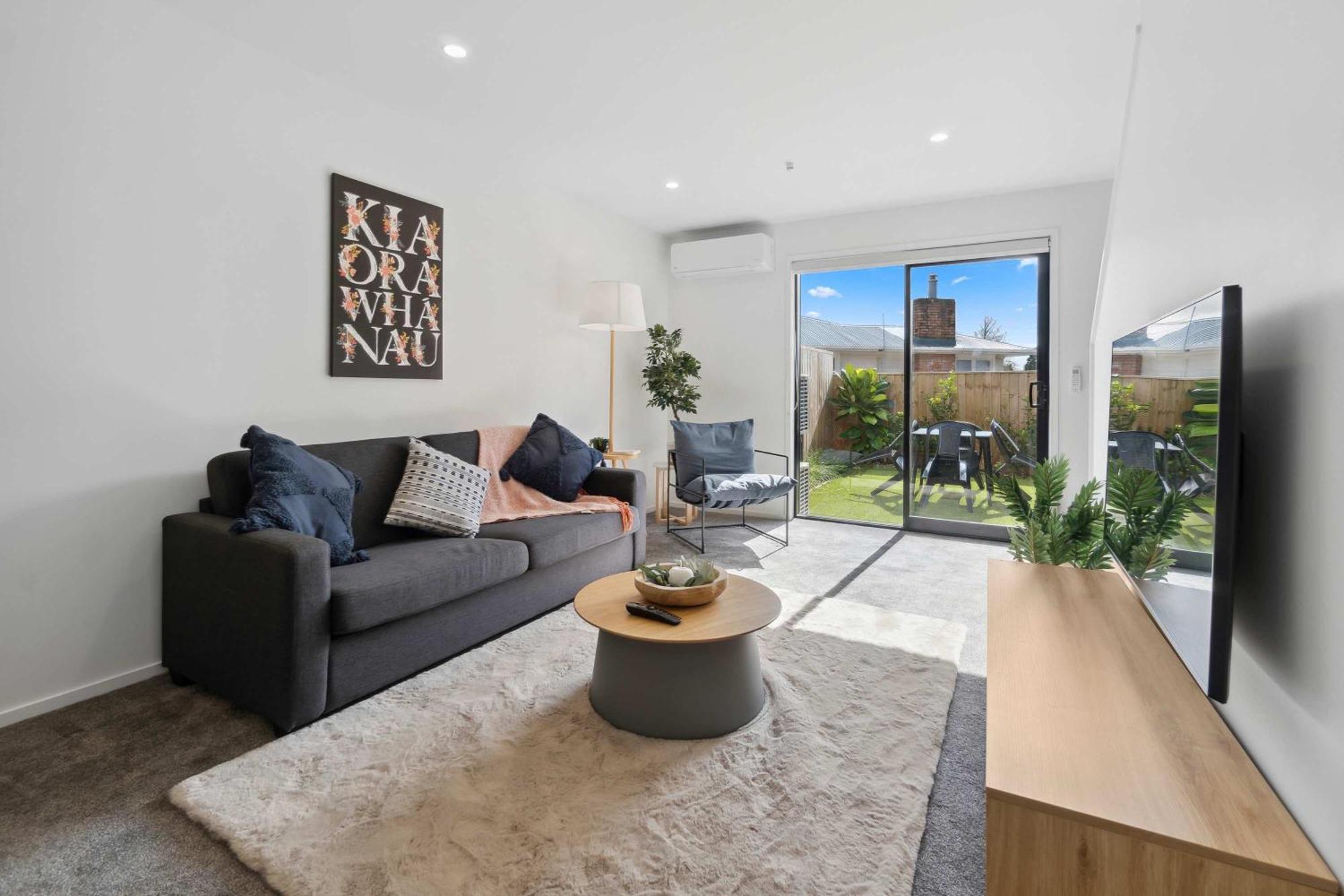 Modern 2-bedroom Retreat With Private Patio Holiday home Auckland